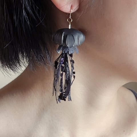 yarn jellyfish -black-