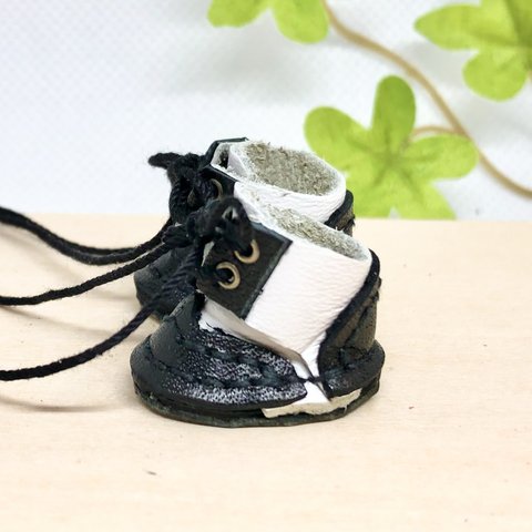 革細工  丸寮服ブーツ　一足　miniature boots.