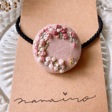 《新作》【刺繍】春色小花のリース くるみボタンのヘアアクセサリー