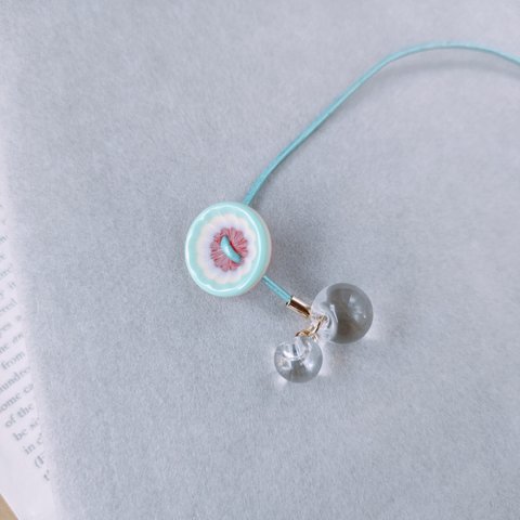 紐で繋ぐ〚栞〛　北欧風　お花のボタンが印象的なオリジナル　ブックマーカー　水色‼