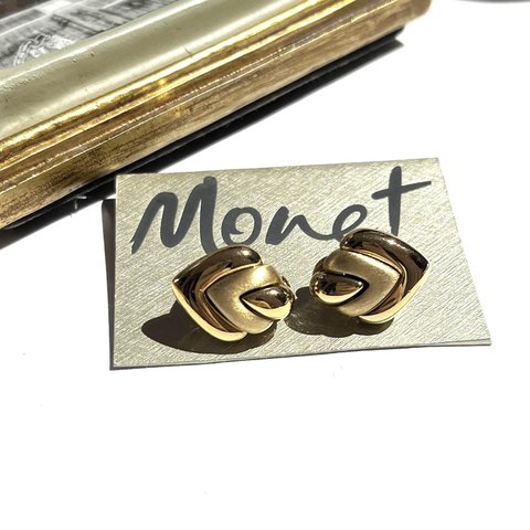 0876VINTAGE EARRING Monet  モネ　マットゴールドV クラシックヴィンテージ　イヤリング　アンティーク  クラシカル　花　フラワーフォーマル　和　カジュアル　ビジュー　結婚式