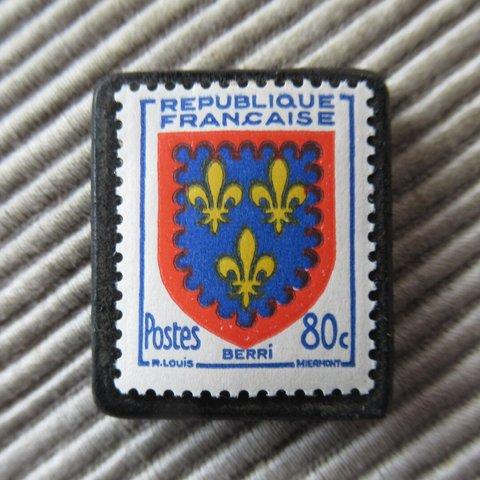フランス　紋章切手ブローチ915