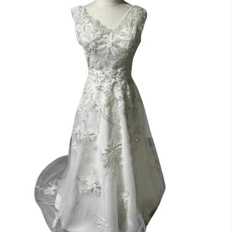 フランス風 ウエディングドレス Vネックドレス 背中見せ 3D立体レース刺繍 プリンセスライン 挙式 2次会 ビーチウエディング