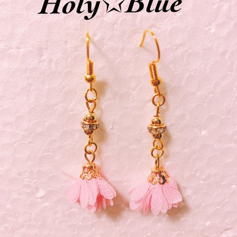 ヒラヒラお花のピアス(pink)