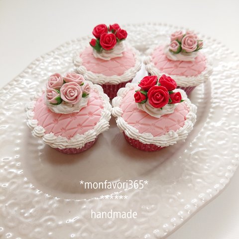 バラのアイシングカップケーキのマグネット