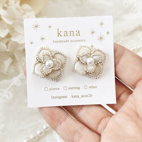 ウエディング 結婚式 にも♡カメリア×パール ピアス イヤリング 金属アレルギー対応 アイボリー ホワイト 結婚式 ブライダル 披露宴 フラワー 花