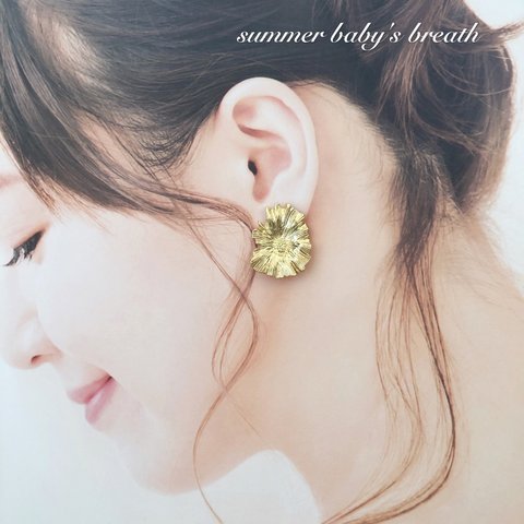 送料無料✴︎アレルギー対応✴︎gold flower♡ピアス