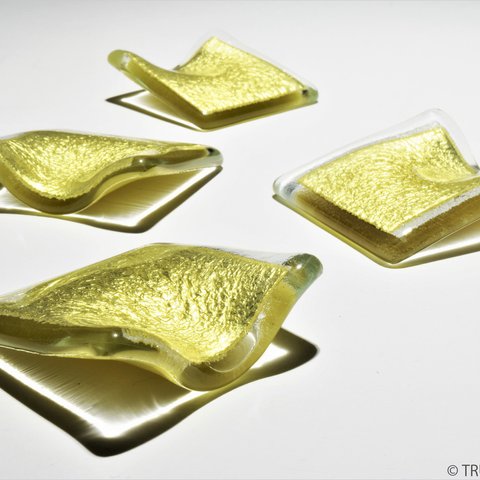 【5点セット】 ● ガラスの箸置き -「金色のガラス 」・5cm角
