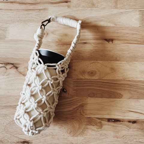 マクラメ編みのボトルホルダー（取り外せるタイプ）オーガニックコットン100% || macrame bottle holder