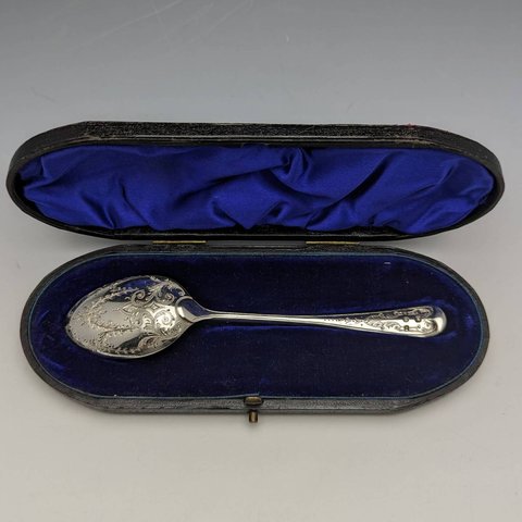 1894年 英国アンティーク 純銀製スプーン 細密彫刻 ケース入