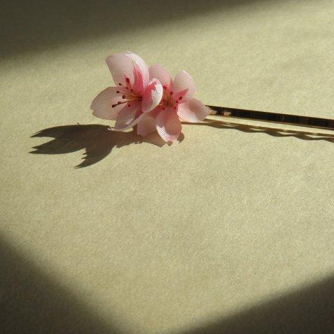 ［造花］桜のヘアピン 花びら 春 ピンク 袴 髪飾り ヘアアクセサリー 着物 入学式*