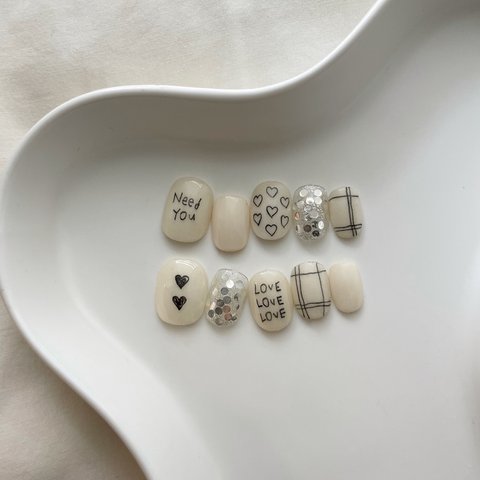 #8 文字変更自由【 size order 】 nail tip - cream white / heart / hologram 落書きネイル