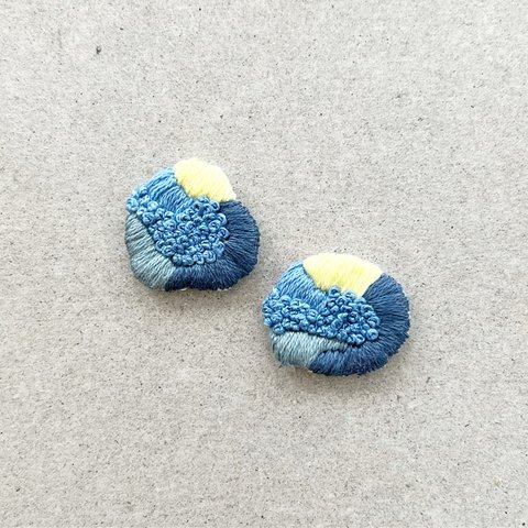 blue×yellow刺繍ピアス