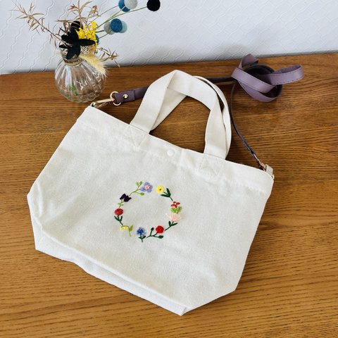 毎回人気】花刺繍とインド刺繍のトートバッグ＊389