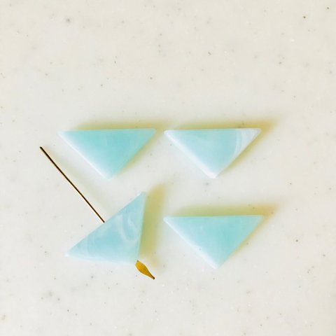 Sky Blue Marble Triangle Flat Beads 