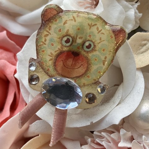 ハンドメイド　クマさん　レジン　ピン　ブローチ