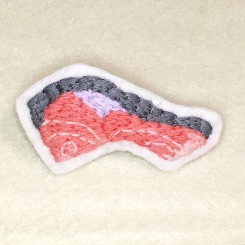 刺繍ブローチ☆焼き鮭