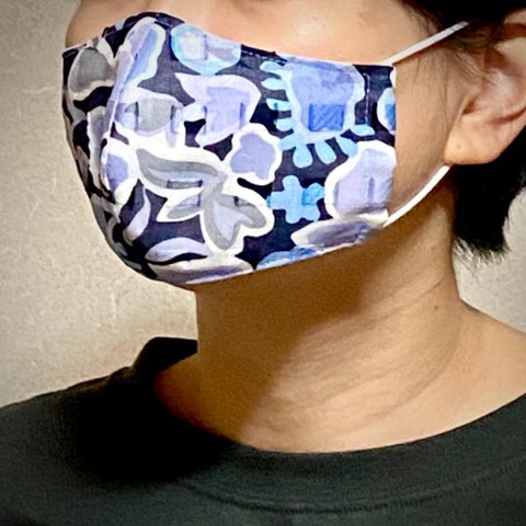 超薄地 小顔に見える立体マスク 呼吸しやすい‼︎ ブルー系プリント