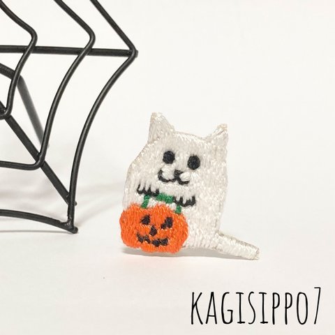 おばけに仮装した猫刺繍ブローチorヘアゴム ブレスレット ハロウィン