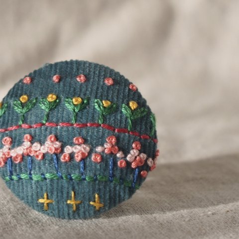 刺繍ブローチ☆ サンプラー くるみボタンブローチ ヘアゴム  に変更可