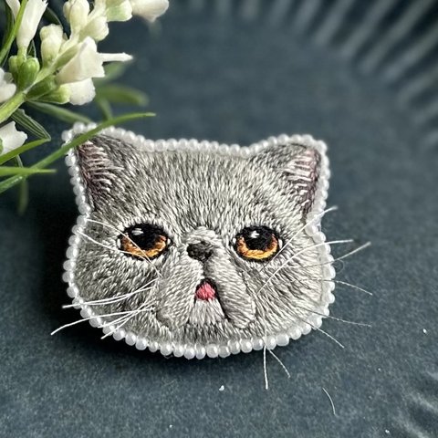 手刺繍ブローチ　猫刺繍　エキゾチックショートヘア