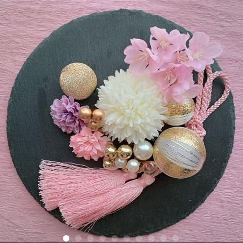 白とピンクとラベンダーのピンポンマムと和玉と桜色のタッセルの髪飾り
