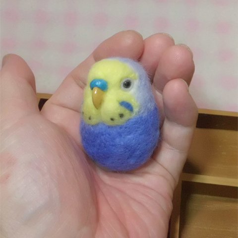 セキセイインコ　ラベンダーレインボー　羊毛フェルト　マグネット/ブローチ どちらか選択  　 受注作成　　工房小鳥屋さん