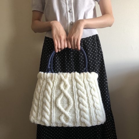 2way・手編みニットのオーバルかごバッグ♪大きめ♪ニットはオフホワイト☆アラン模様。