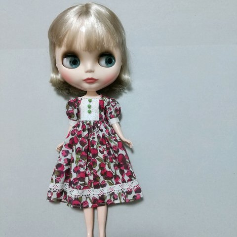 イライザス柄LIBERTYプリントのパフスリーブワンピース👗　ブライス　リカちゃん　アウトフィット