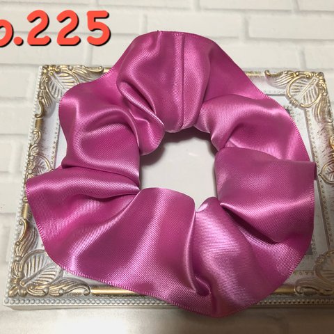 【No.225】ホットピンクのシュシュ