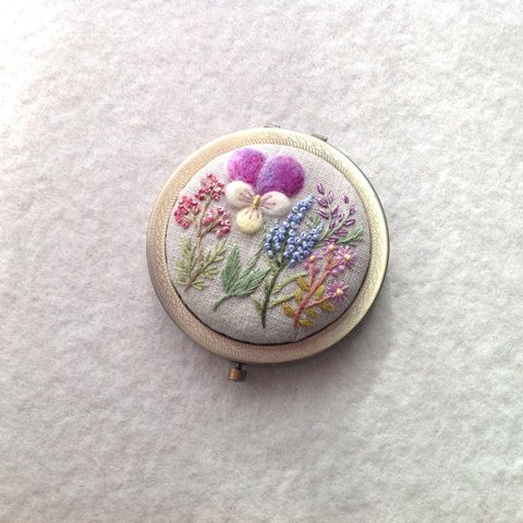 【再販×2】リネンと刺繍の野の花コンパクトミラーA