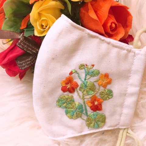 新作　ノウゼンカズラ　お花刺繍マスク