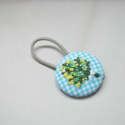 刺繍くるみボタンのヘアゴム