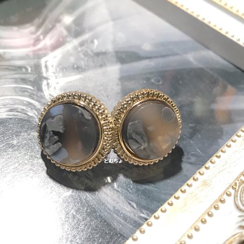 モノトーンピアス