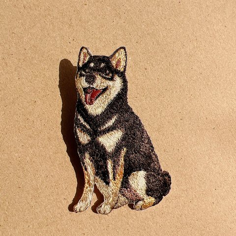 ワッペン 刺繍ワッペン 黒柴 柴犬 ペット 犬 dog アイロンワッペン パッチ ダイカット 大きい 入園 入学 母の日 誕生日 記念品 プレゼント ギフト アップリケ dg−015