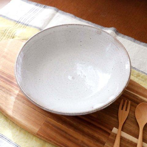 赤陶土と白釉の大鉢