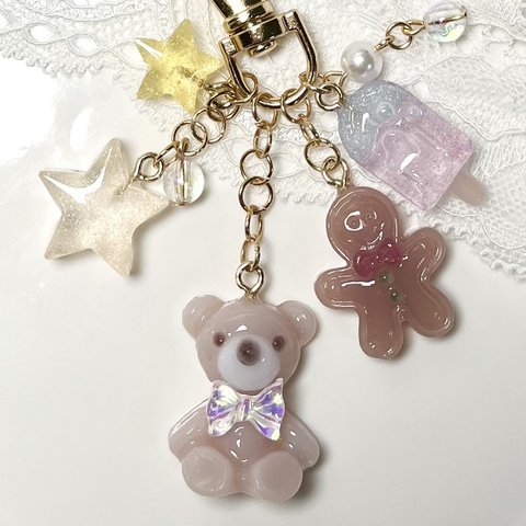 送料無料♥︎ ハンドメイド レジンキーホルダー レジン くまさん くま 星 キーホルダー チャーム アルファベット イニシャル 推し活 お菓子 ゆめかわ