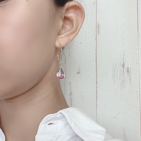 ゆらゆら揺れるドロップフープピアス　アクア×ピンク