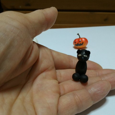 コミカルハロウィン黒猫