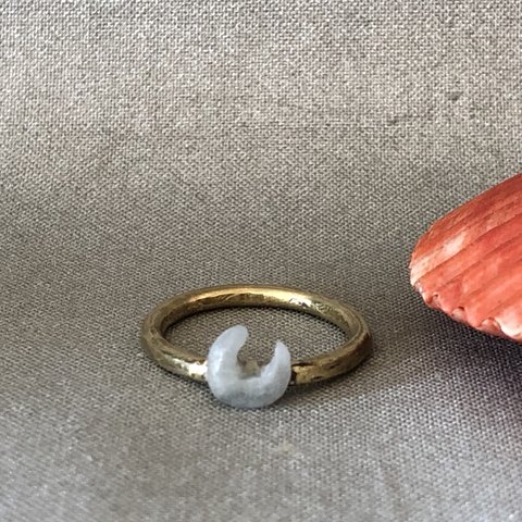 馬蹄のアクアマリンと真鍮の指輪