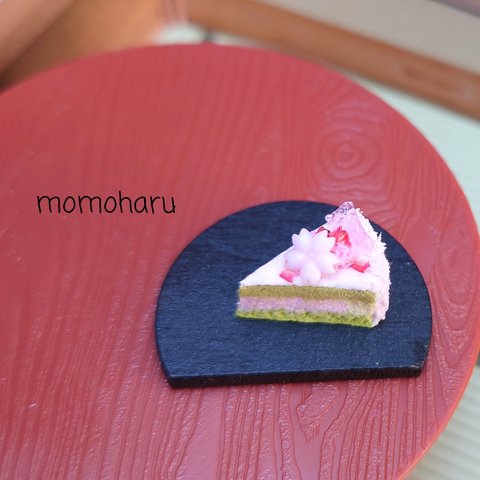 ミニチュア　桜といちごのケーキ