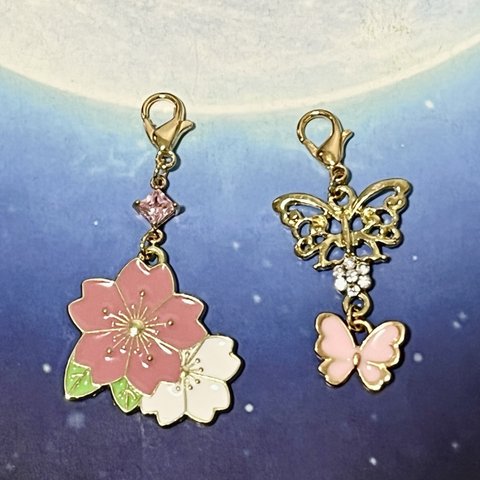 【送料無料】〈2個セット〉♡ 桜の花びらと、蝶のキラキラチャーム　Aタイプ♡ファスナーチャーム　