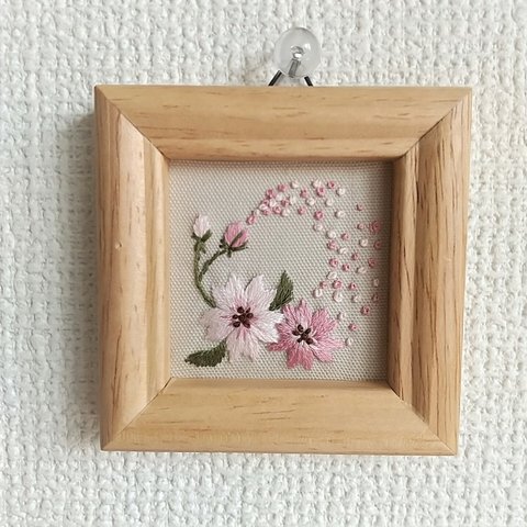 インテリア雑貨　ミニ刺繡フレーム　桜の花
