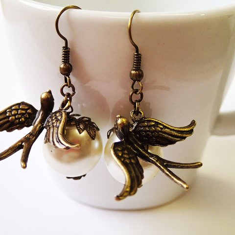 Swallow and Pearl【Antique gold／ピアス】