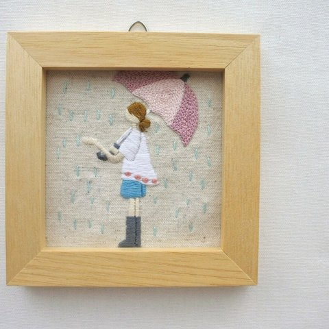 雨と女の子　刺繍フレーム　壁掛け　〈受注制作７日〉　