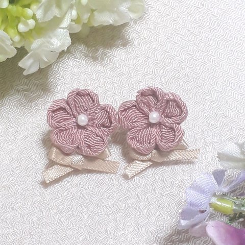 【sold out】くすみピンクのお花×カーキリボンイヤリング　※金属アレルギー対応　　　　　（おでかけ・普段使い・洋風・卒業式・七五三・成人式・結婚式・袴・振袖・浴衣・着物・つまみ細工・ピアス）