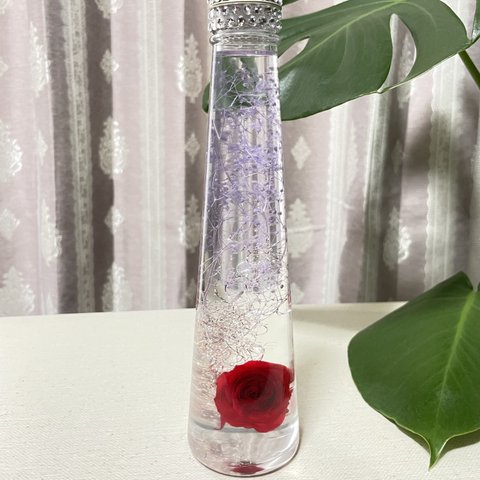 ✨キャップストーン付き輝く薔薇ハーバリウム〜丸瓶✨