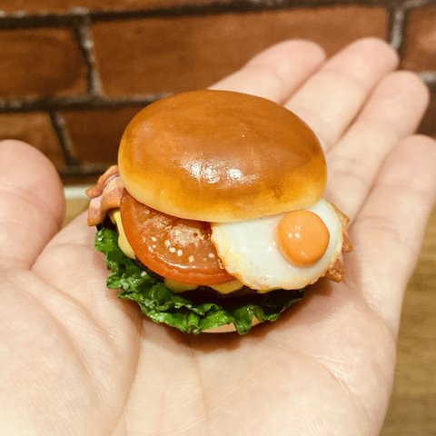 4分の1サイズ?ベーコンエッグチーズバーガー❤︎ 