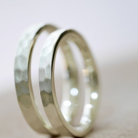 『ƚsuchᎥɱe』槌目の結婚指輪 カジュアルモデル ホワイトゴールド ペアリング 2本セット ( ナチュラルマット仕上げ )  結婚指輪のオーロ