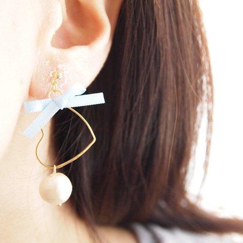 ribbon × cotton pearl  ... ゆれるピアス/樹脂ノンホールピアス（イヤリング）